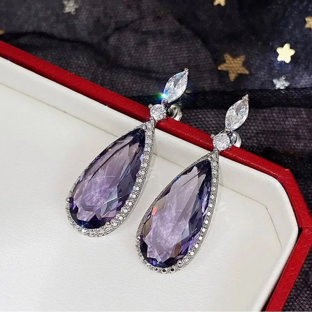 ☔️ Betsey Johnson purple crystal teardrop dangle earrings. ☔️